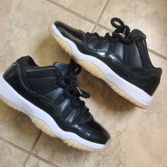Big kids Jordans Retro 11 low ( black/gym red-white sail - Picture 1 of 7